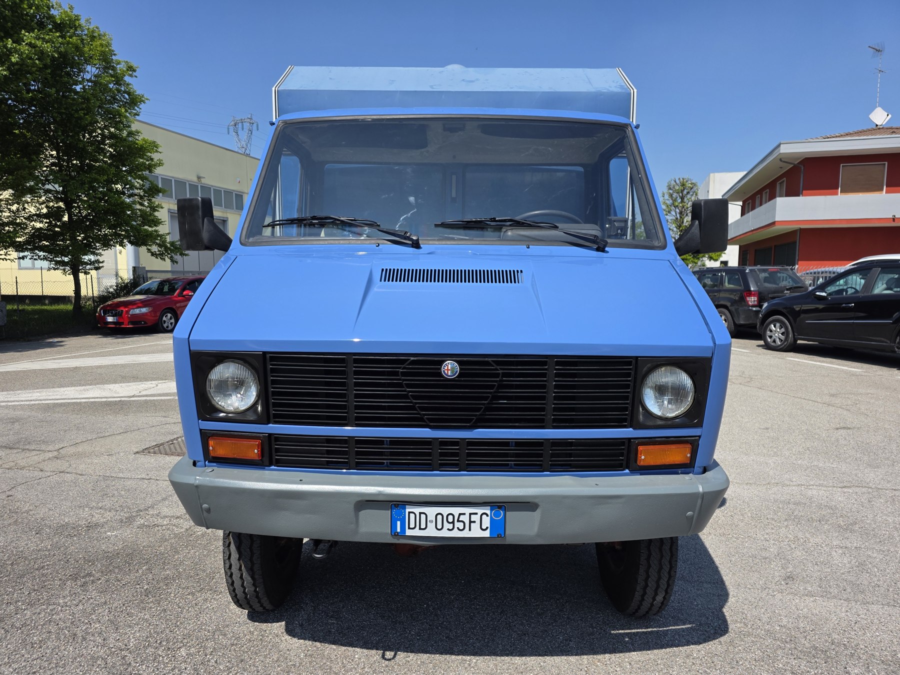 Alfa Romeo AR8 4x4 — Vista frontale