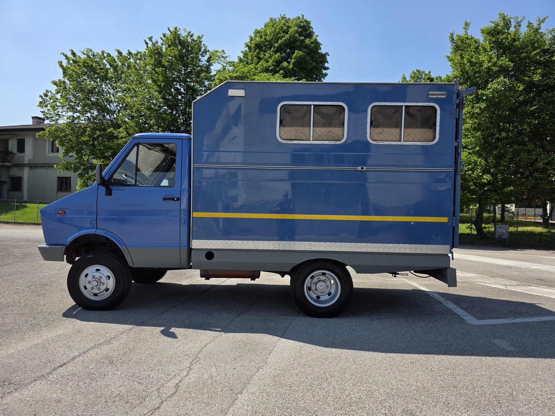 Alfa Romeo AR8 4x4 — Fiancata sinistra