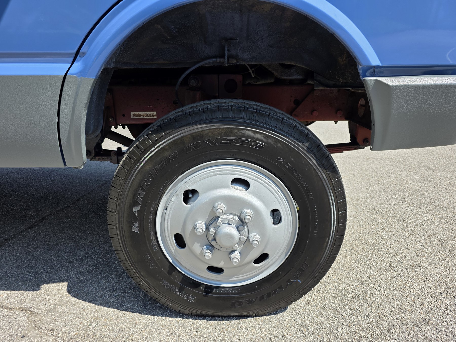 Alfa Romeo AR8 4x4 — Ruota anteriore e dettaglio telaio