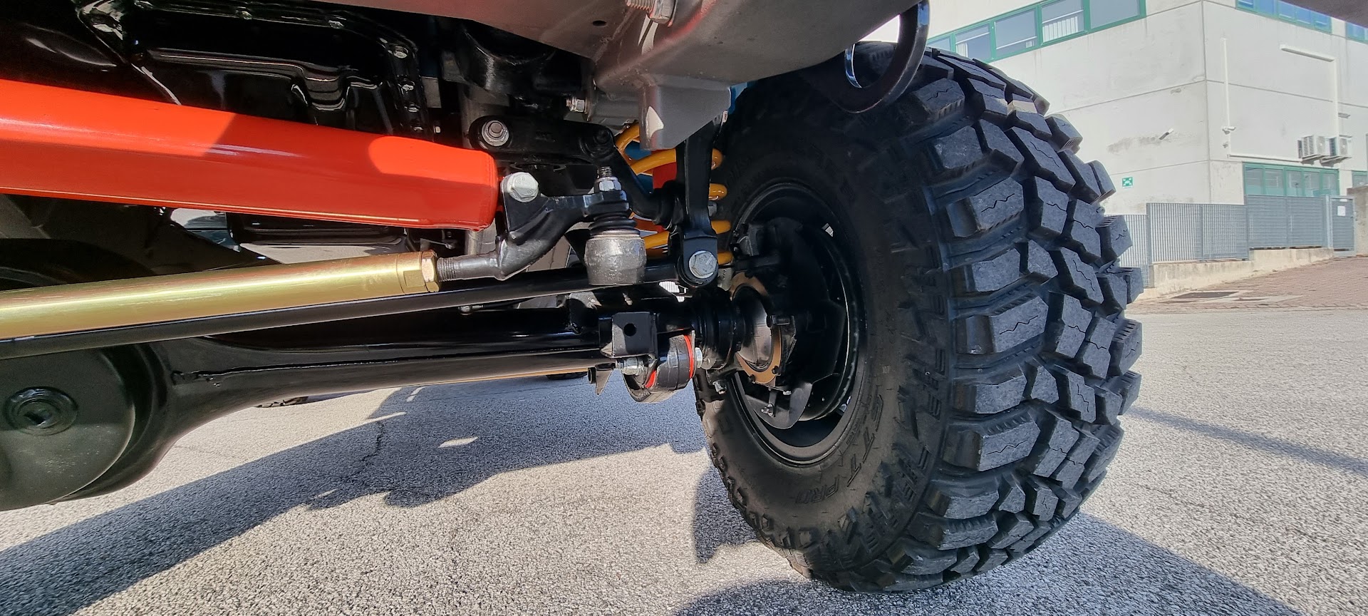 Ponte posteriore, sospensioni e pneumatico off-road