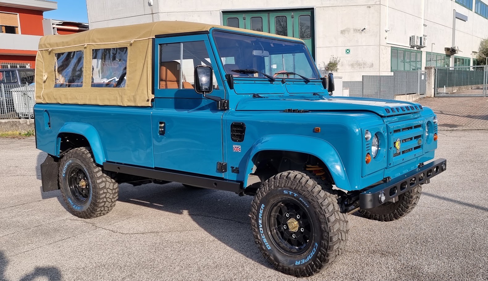 Profilo anteriore del Defender 110 restaurato