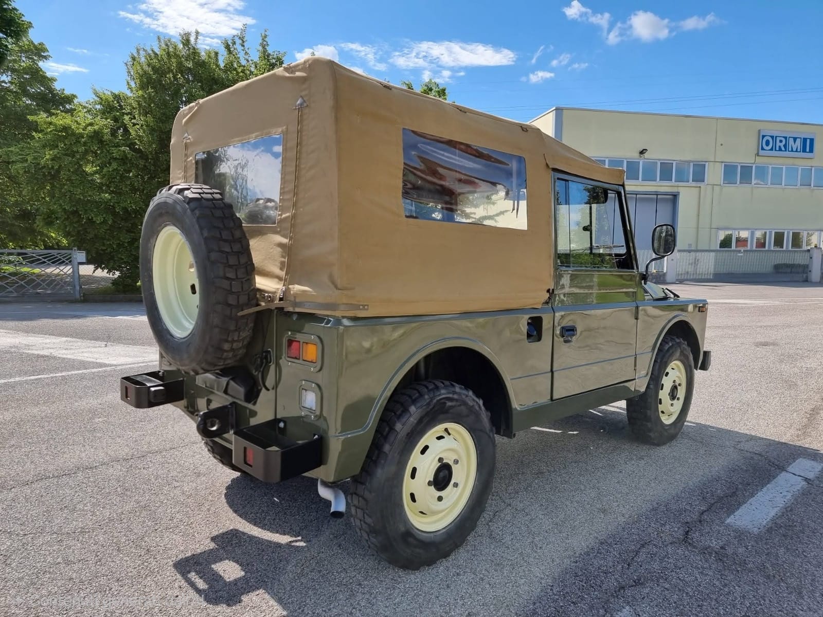 Fiat Campagnola con capote in tela, vista posteriore laterale