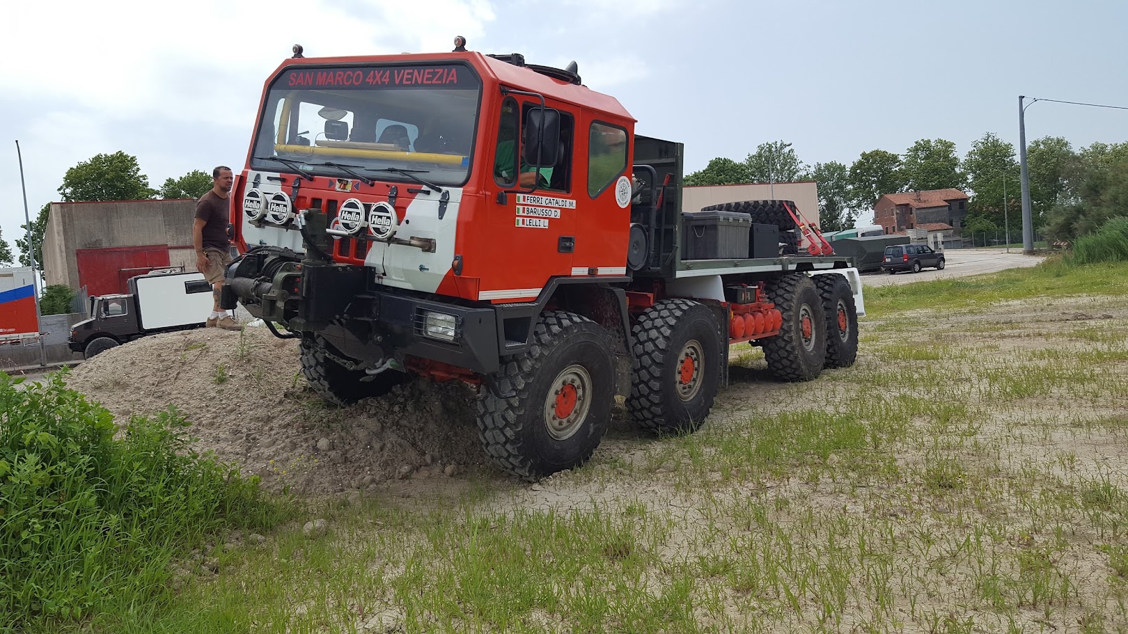 Iveco Astra 8x8 durante le prove tecniche prima della competizione