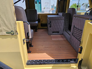 Vano posteriore con pianale in teak marino