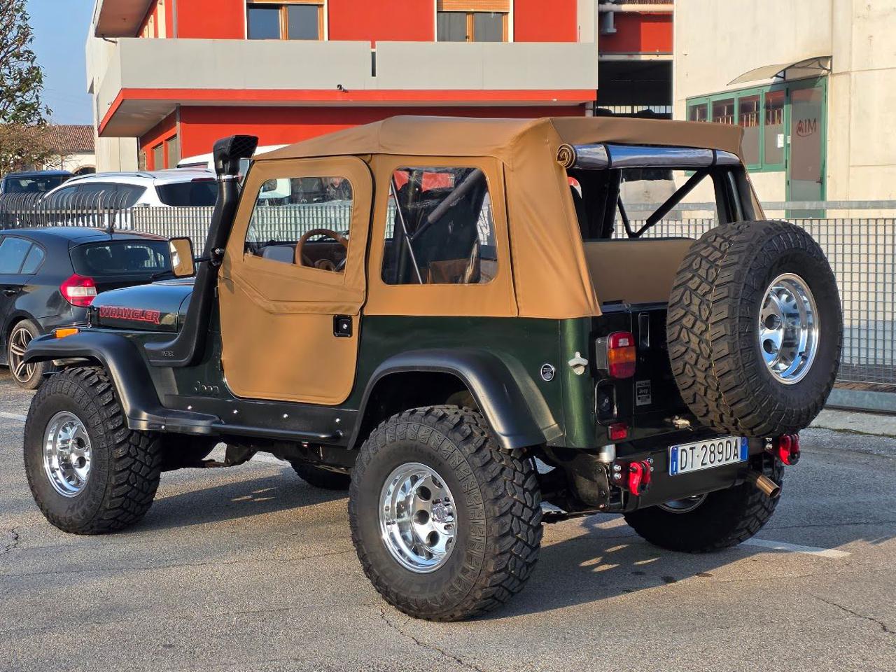Jeep Wrangler 4.0 Sahara verde — fotografia 3