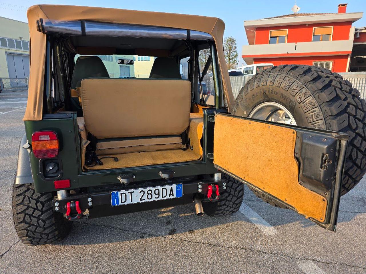 Jeep Wrangler 4.0 Sahara verde — fotografia 5