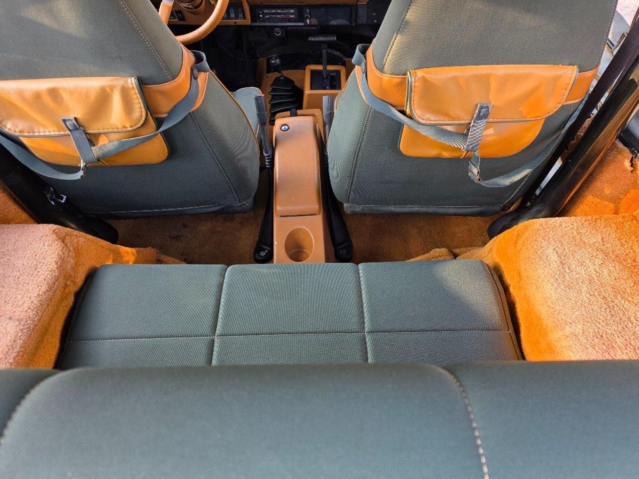 Jeep Wrangler 4.0 Sahara verde — fotografia 7