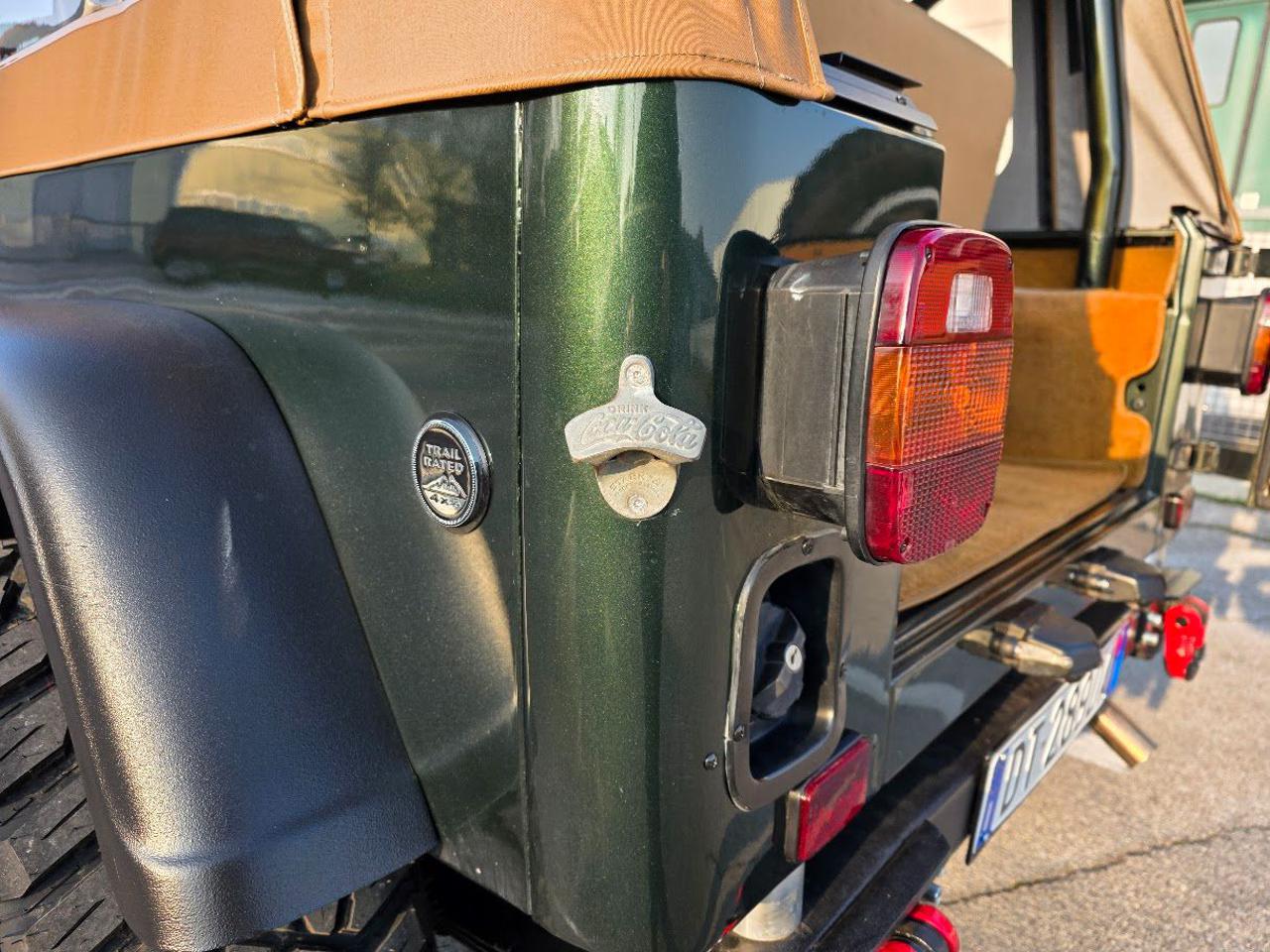 Jeep Wrangler 4.0 Sahara verde — fotografia 16