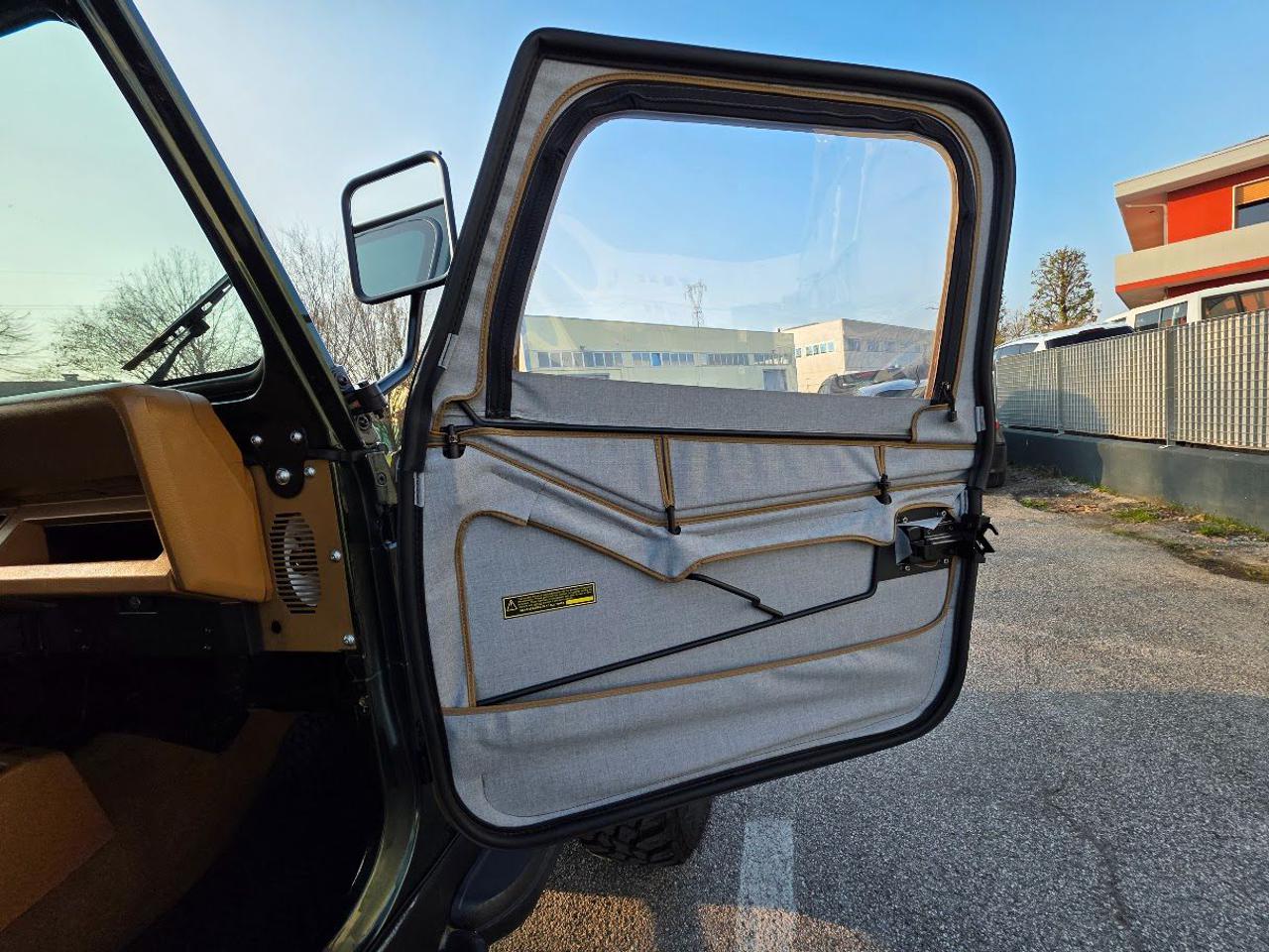 Jeep Wrangler 4.0 Sahara verde — fotografia 19