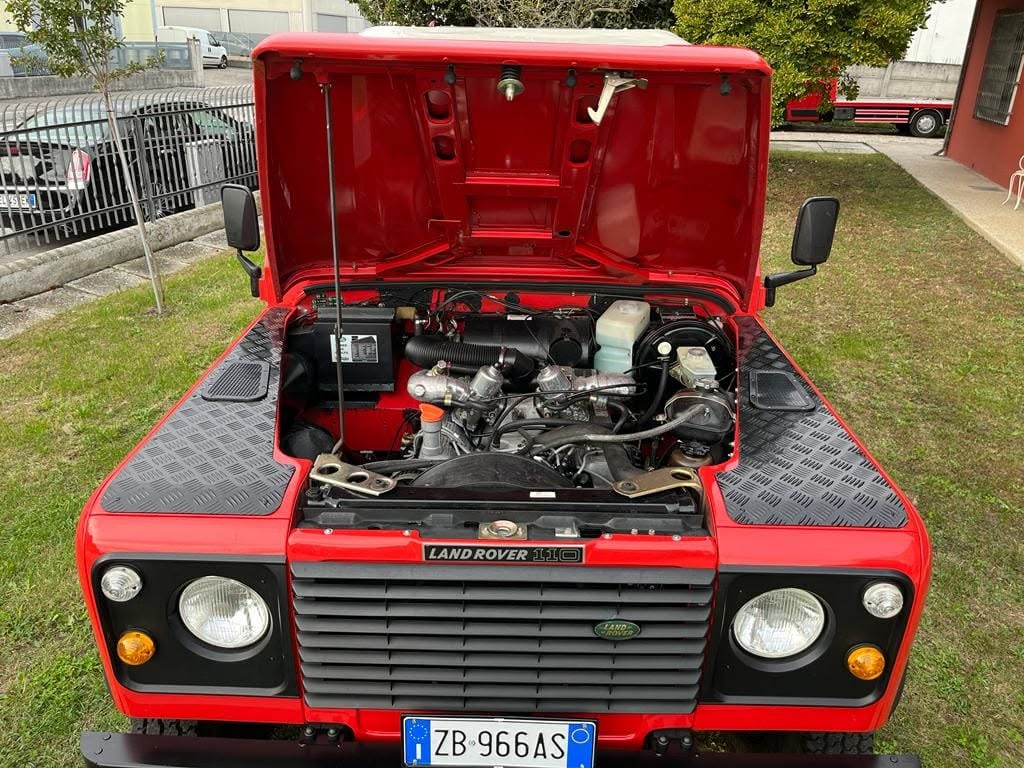 Vano motore V8 della Land Rover 110 ex Vigili del Fuoco