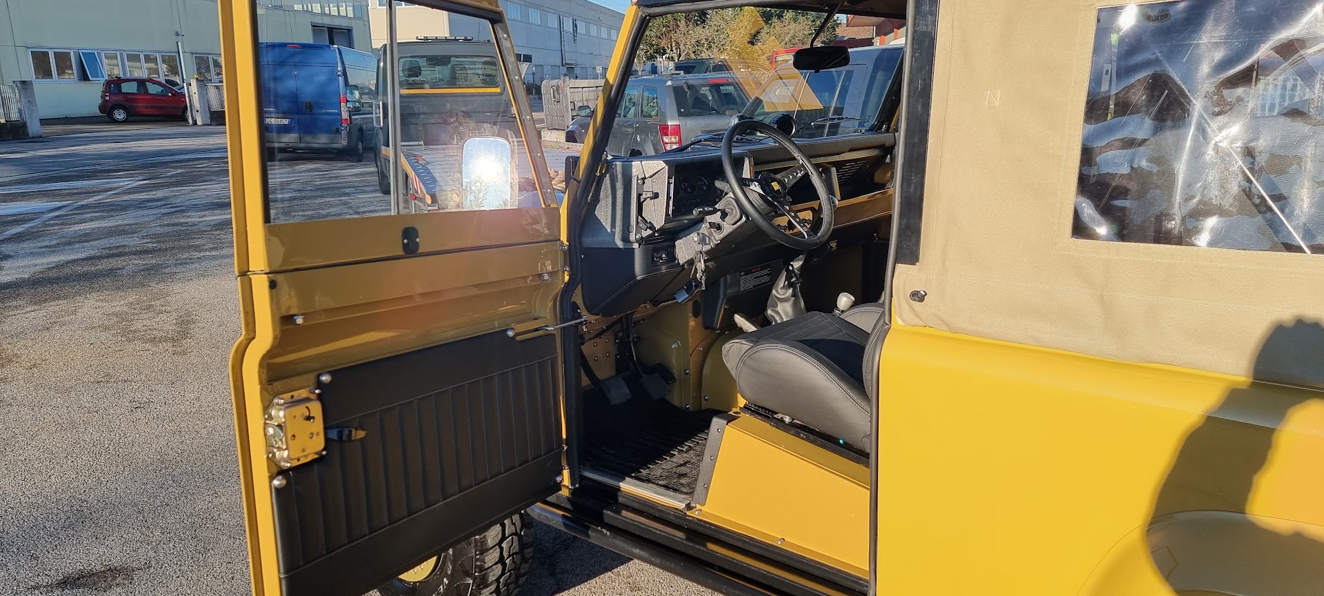 Abitacolo del Land Rover 90 restaurato