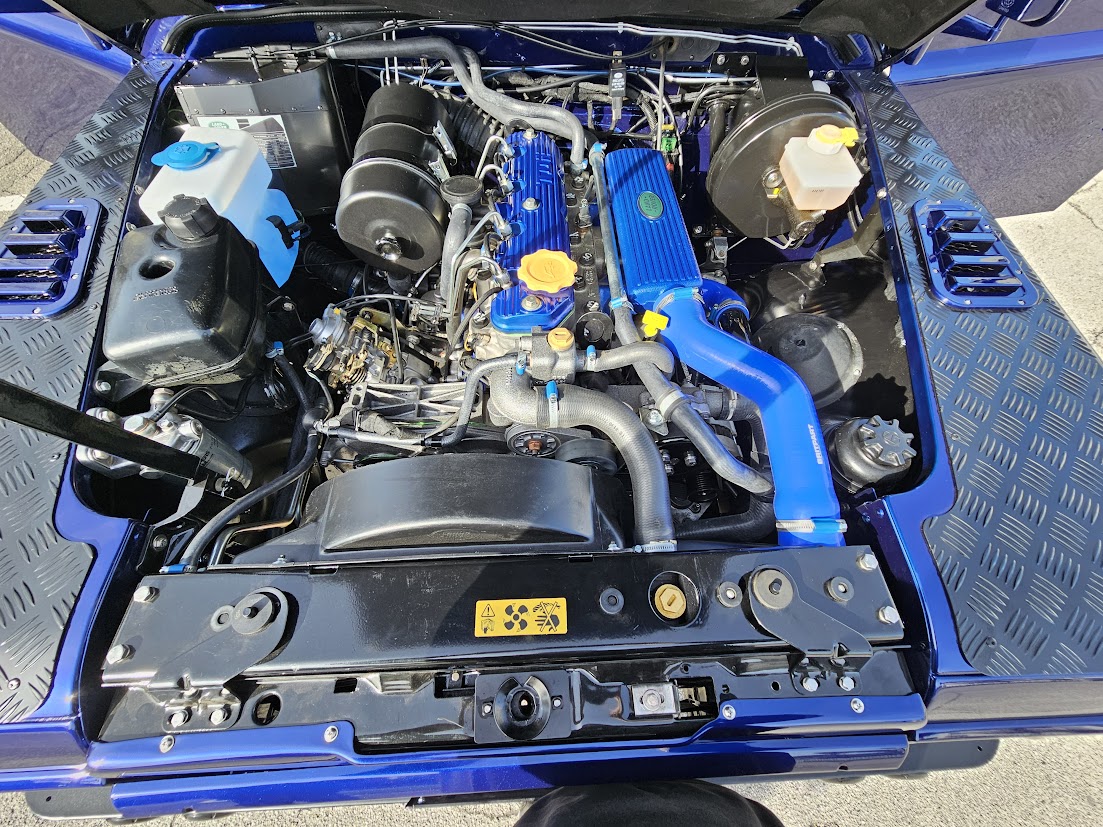 Vano motore del Defender Racing Blue