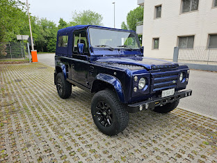Land Rover 90 Racing Blue vista anteriore