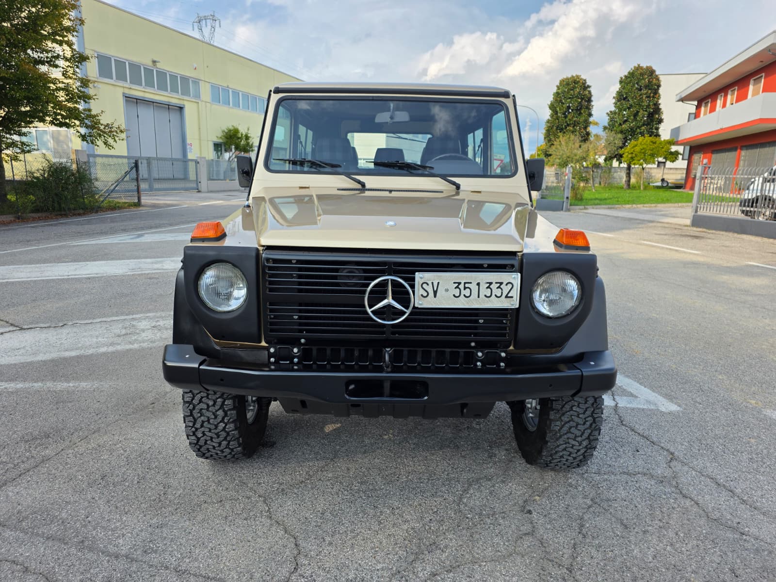 Mercedes-Benz 200 GE oro - vista frontale
