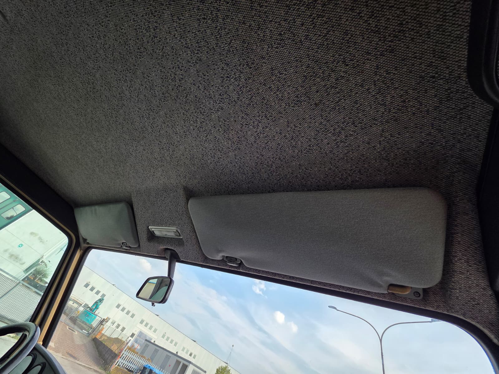 Mercedes-Benz 200 GE oro - cielo abitacolo e alette parasole