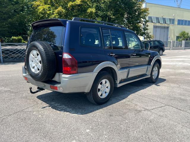 Pajero 3.5 V6 visto di tre quarti posteriore