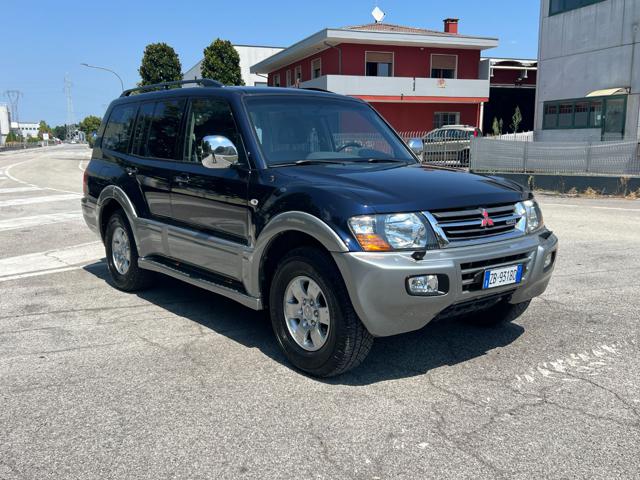 Mitsubishi Pajero GLS2 visto di tre quarti anteriore