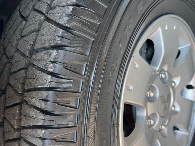 Cerchio originale Mitsubishi e pneumatico del Pajero