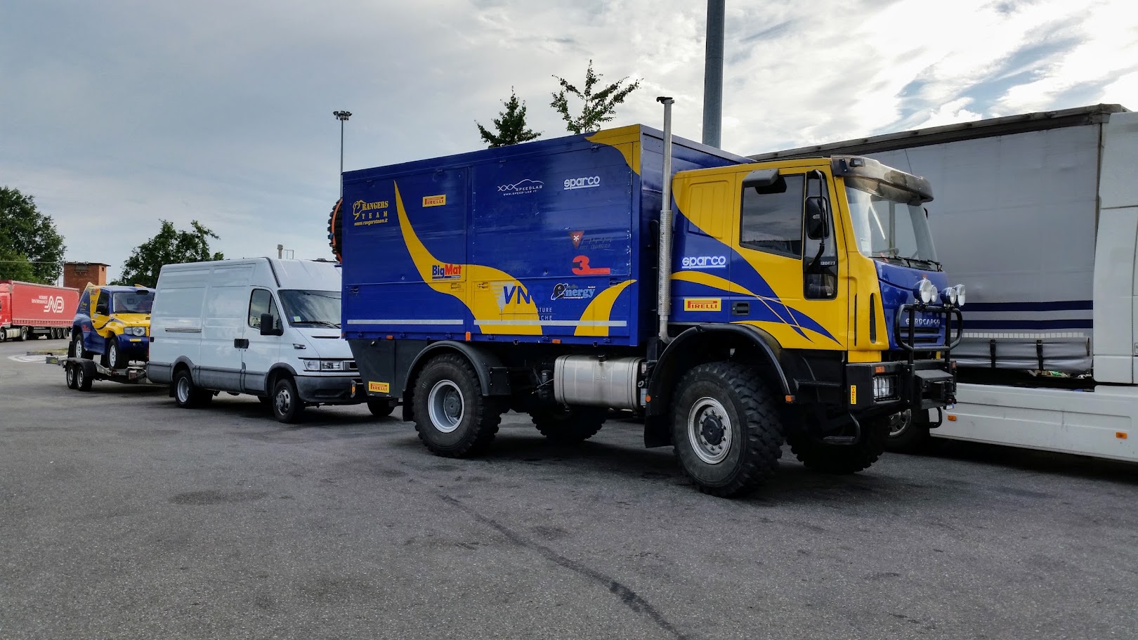 Iveco Trakker allestito come mezzo di assistenza per il rally raid