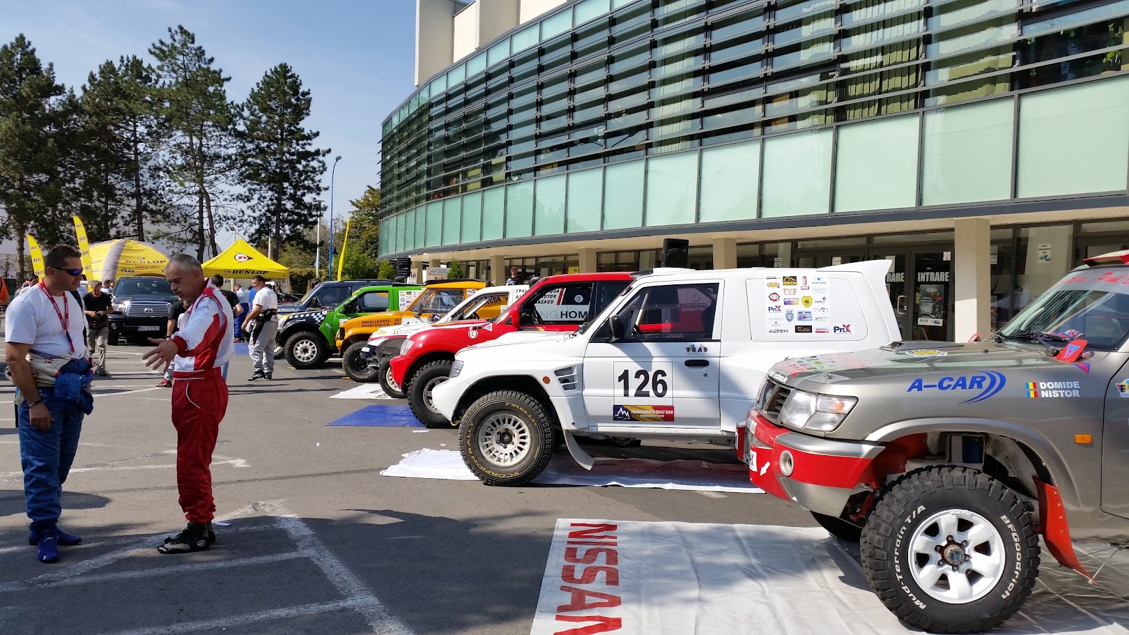 Pajero Evolution schierato nel paddock della gara rally raid