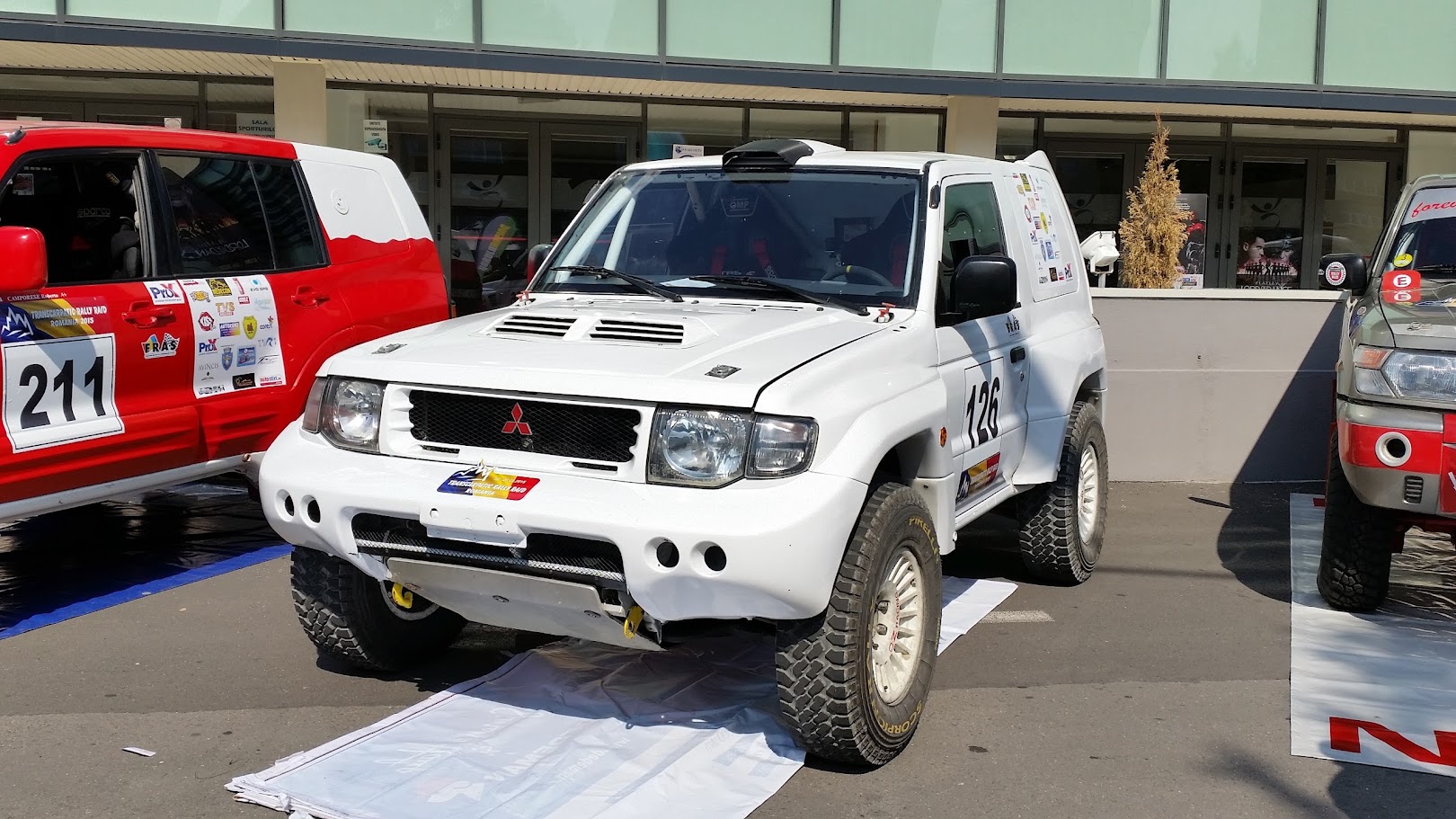 Mitsubishi Pajero Evolution con allestimento rally raid