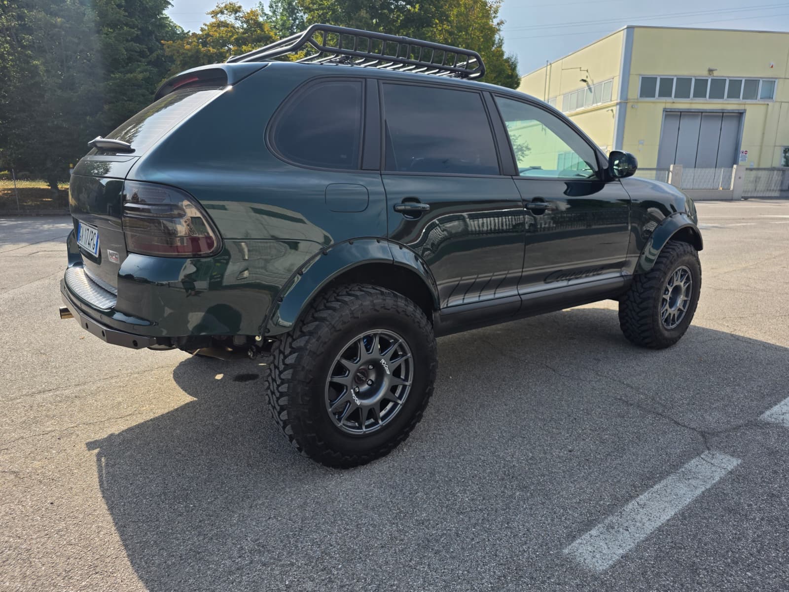 Porsche Cayenne S Offroad tre quarti posteriore