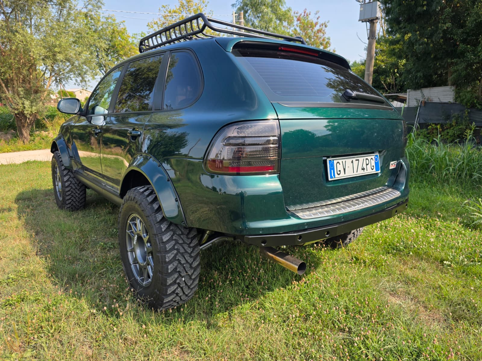 Porsche Cayenne S Offroad posteriore nel verde