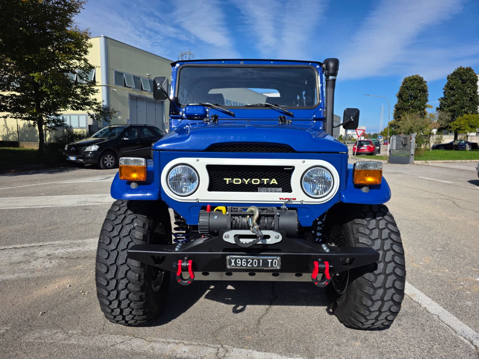 Toyota Land Cruiser BJ42 blu pastello – fotografia 3 di 16