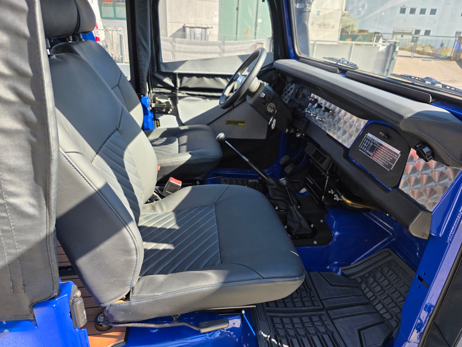 Toyota Land Cruiser BJ42 blu pastello – fotografia 9 di 16