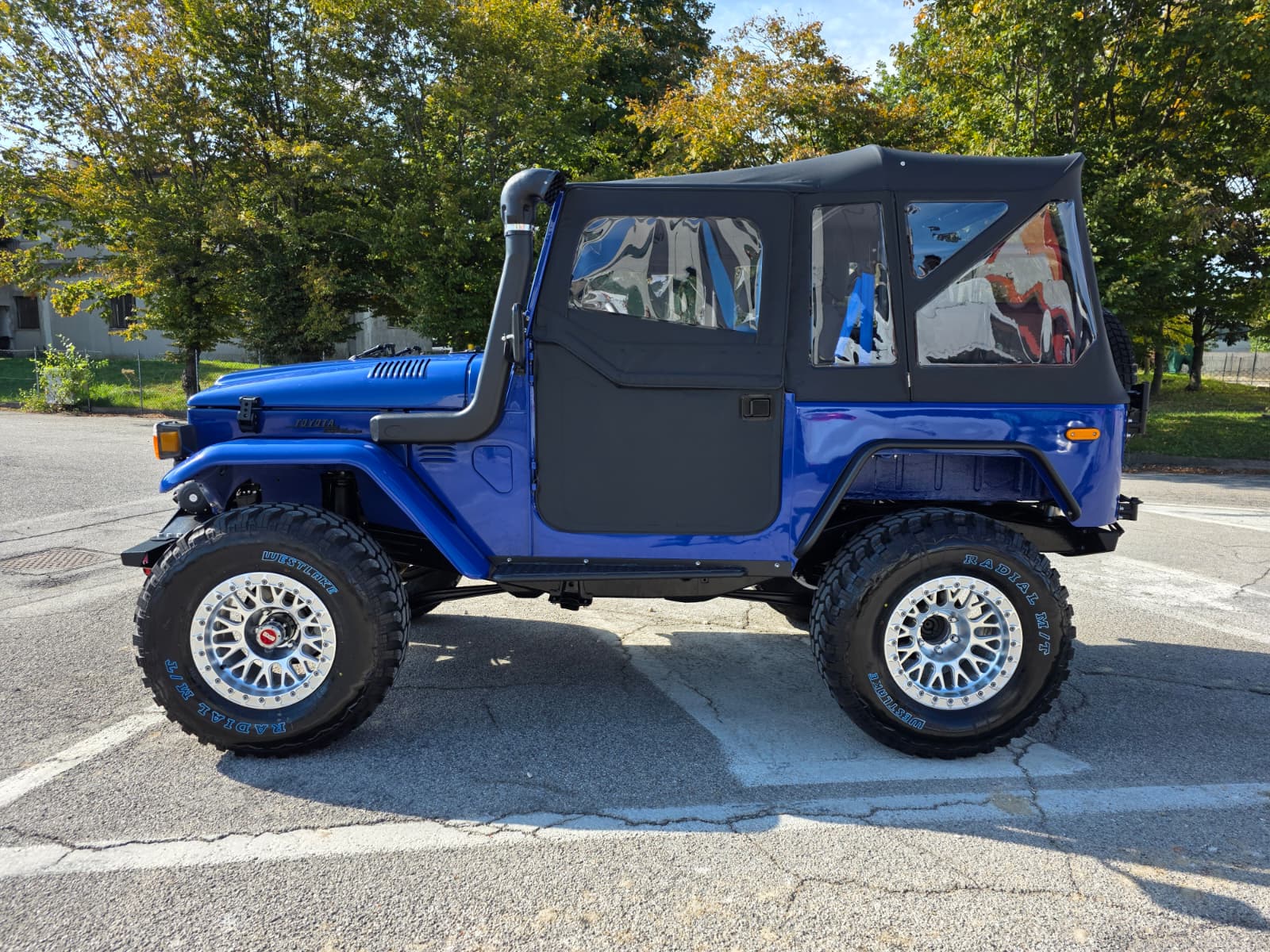 Toyota Land Cruiser BJ42 blu pastello – fotografia 5 di 16