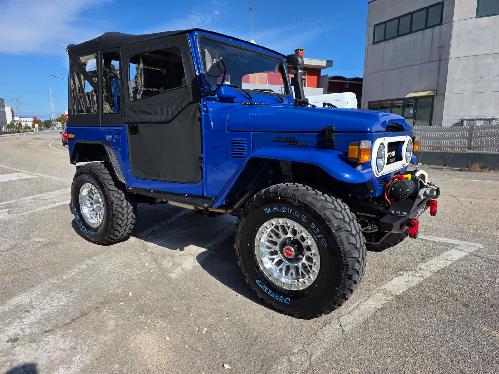 Toyota Land Cruiser BJ42 blu pastello – fotografia 2 di 16