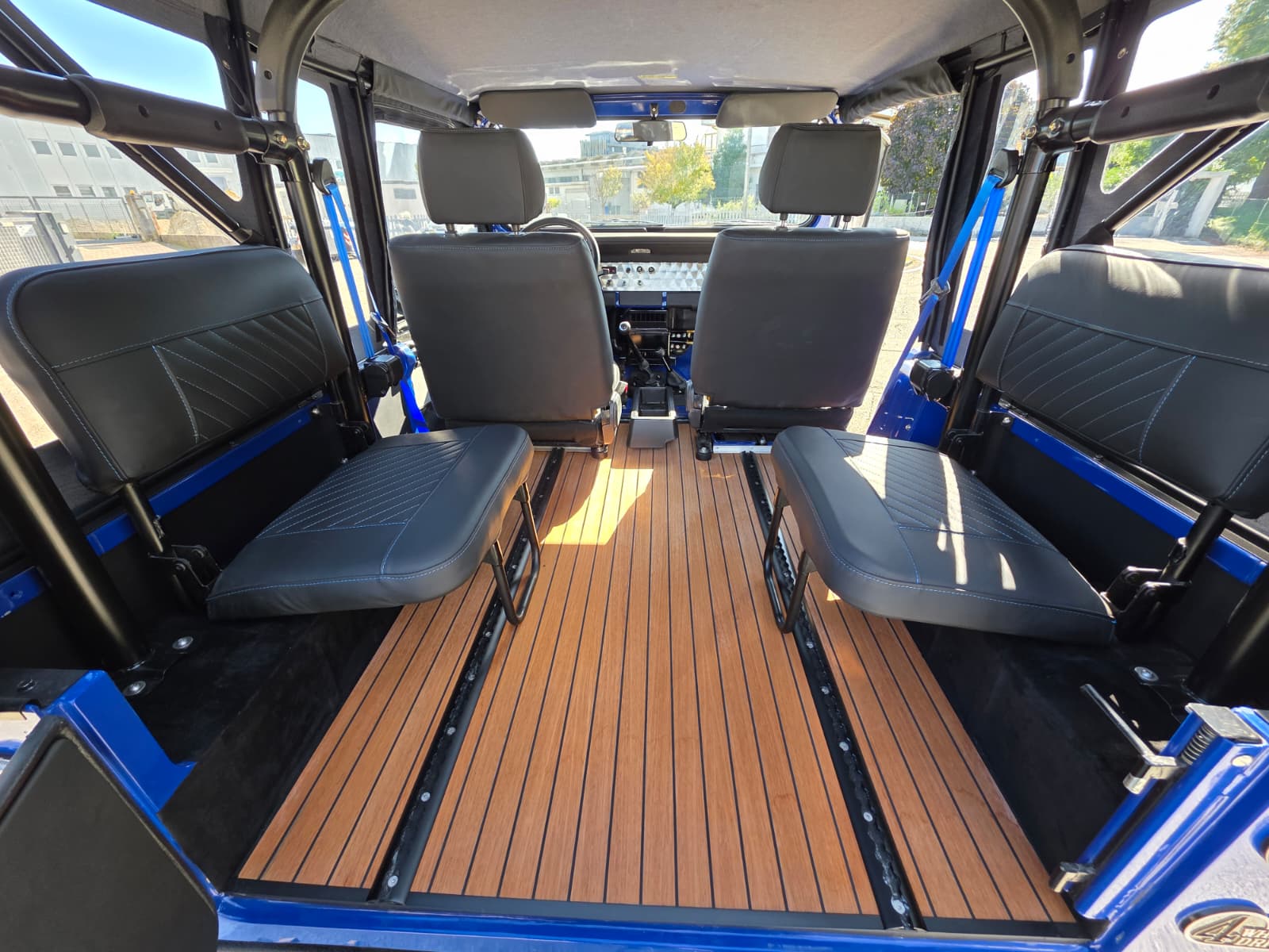 Toyota Land Cruiser BJ42 blu pastello – fotografia 12 di 16