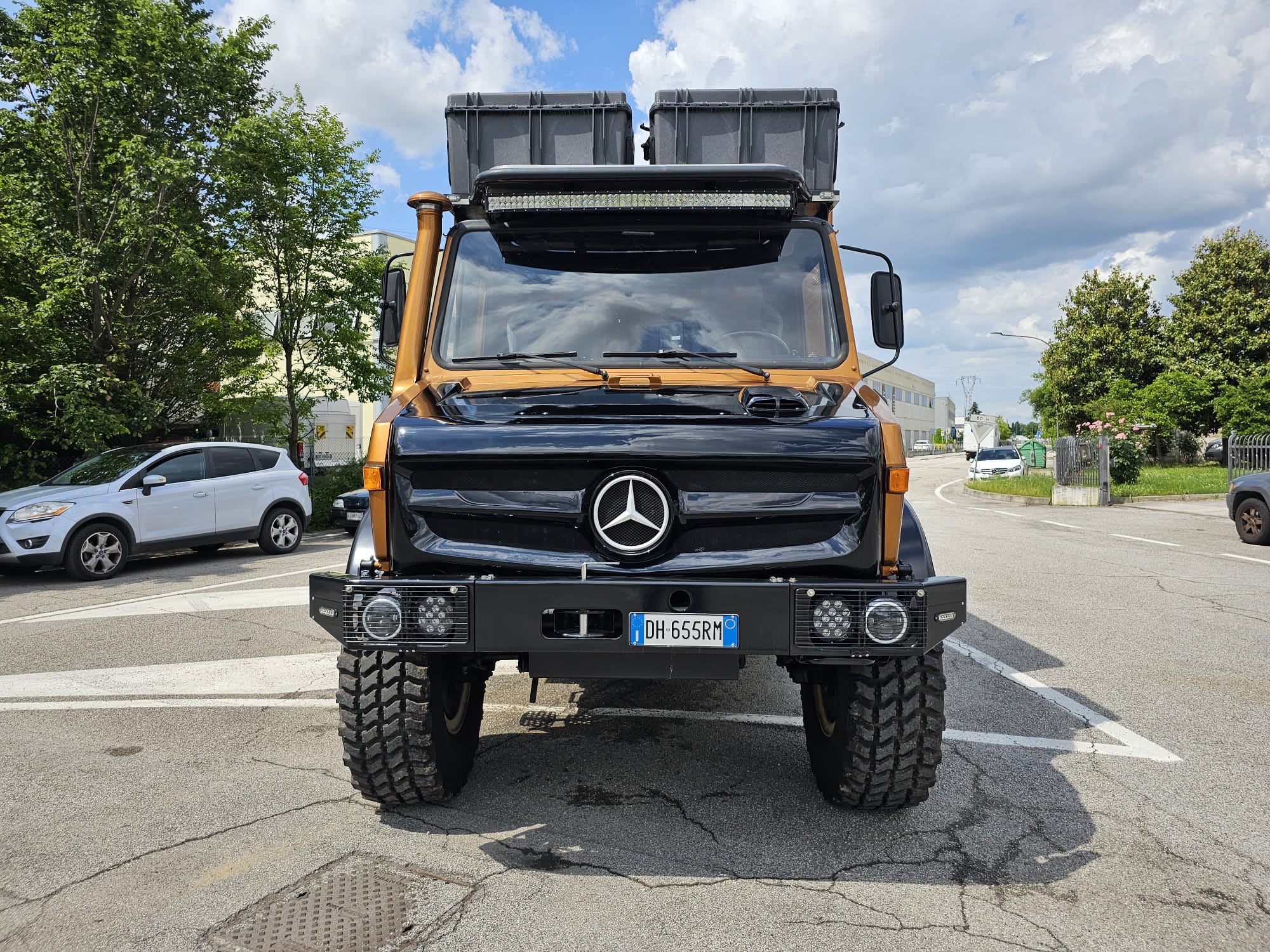 Vista frontale Unimog 435 Camper