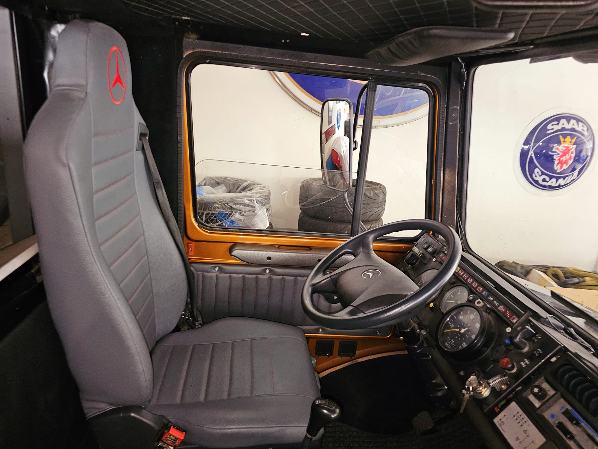 Posto guida Unimog restaurato