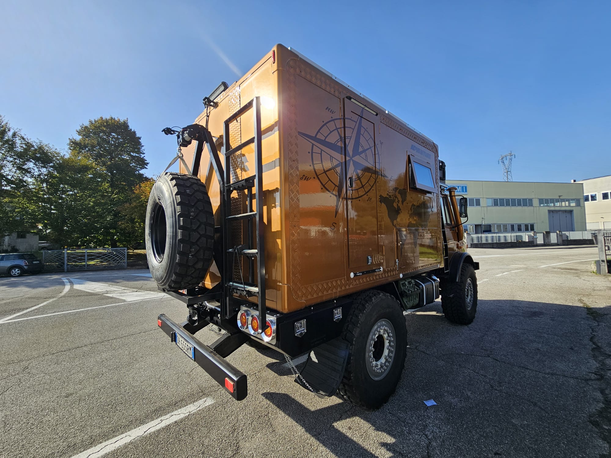 Vista posteriore dell'Unimog Camper