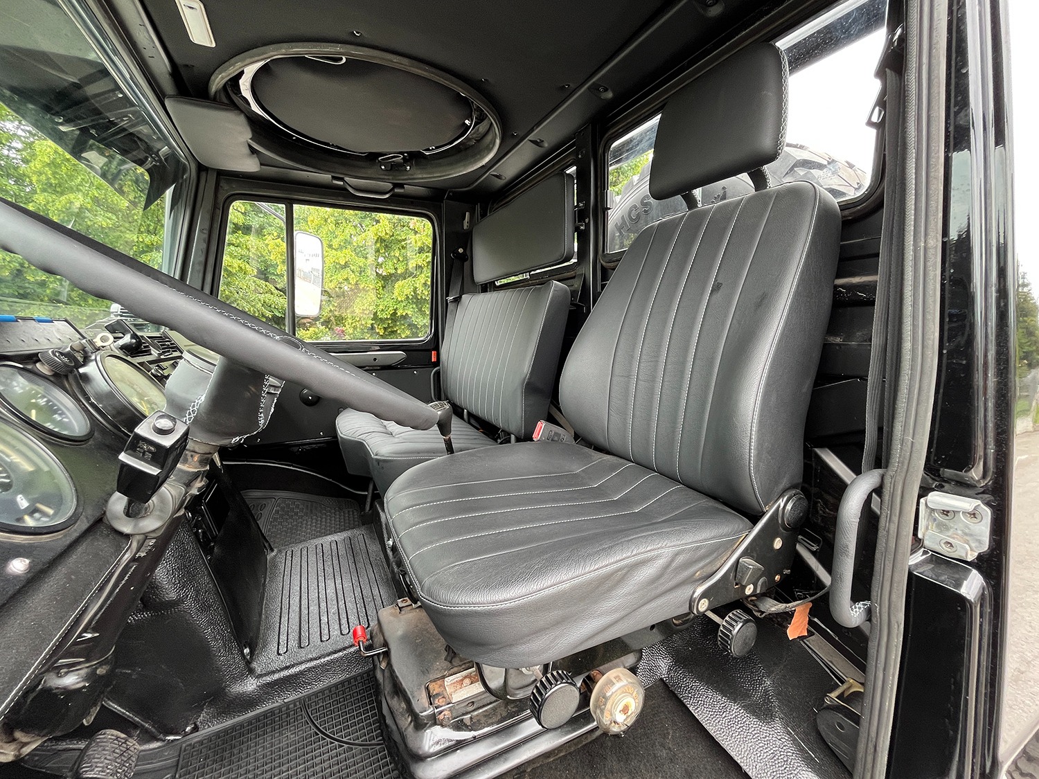 Cabina in pelle e Alcantara dell’Unimog